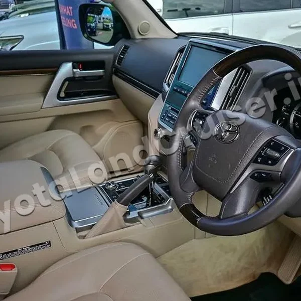 TOYOTA LANDCRUISER 200 SAHARA