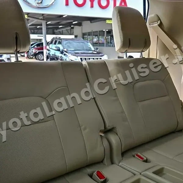 TOYOTA LANDCRUISER 200 SAHARA