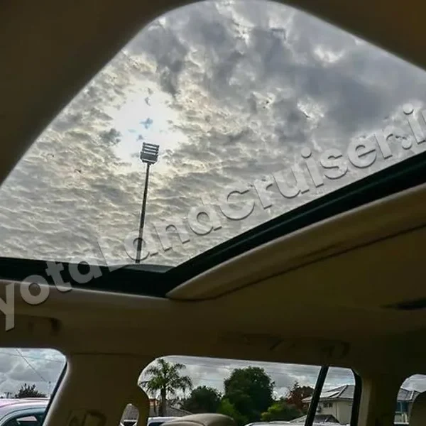 TOYOTA LANDCRUISER 200 SAHARA